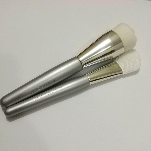 💖2/$30💖 Cosmedix Skincare Brushes - Picture 2 of 2